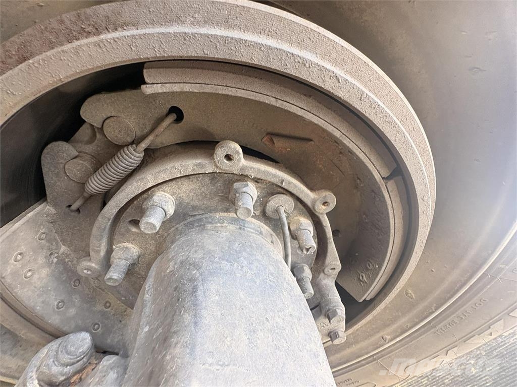 Mack PI64T Trekkers