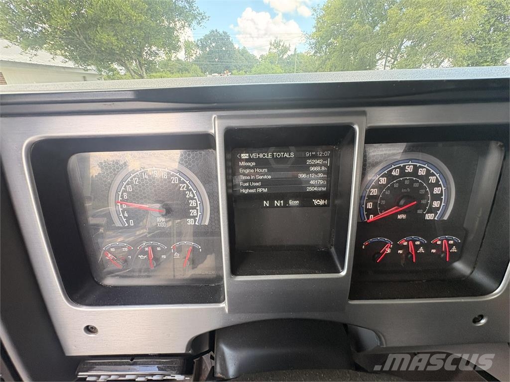 Mack PI64T Trekkers