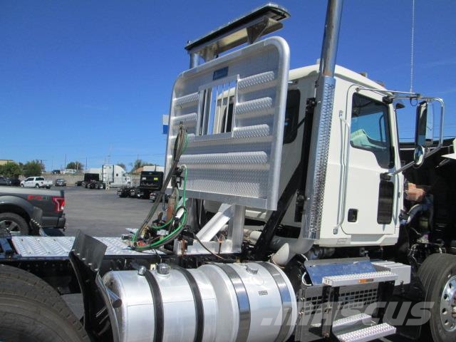 Mack PI64T Tegljači