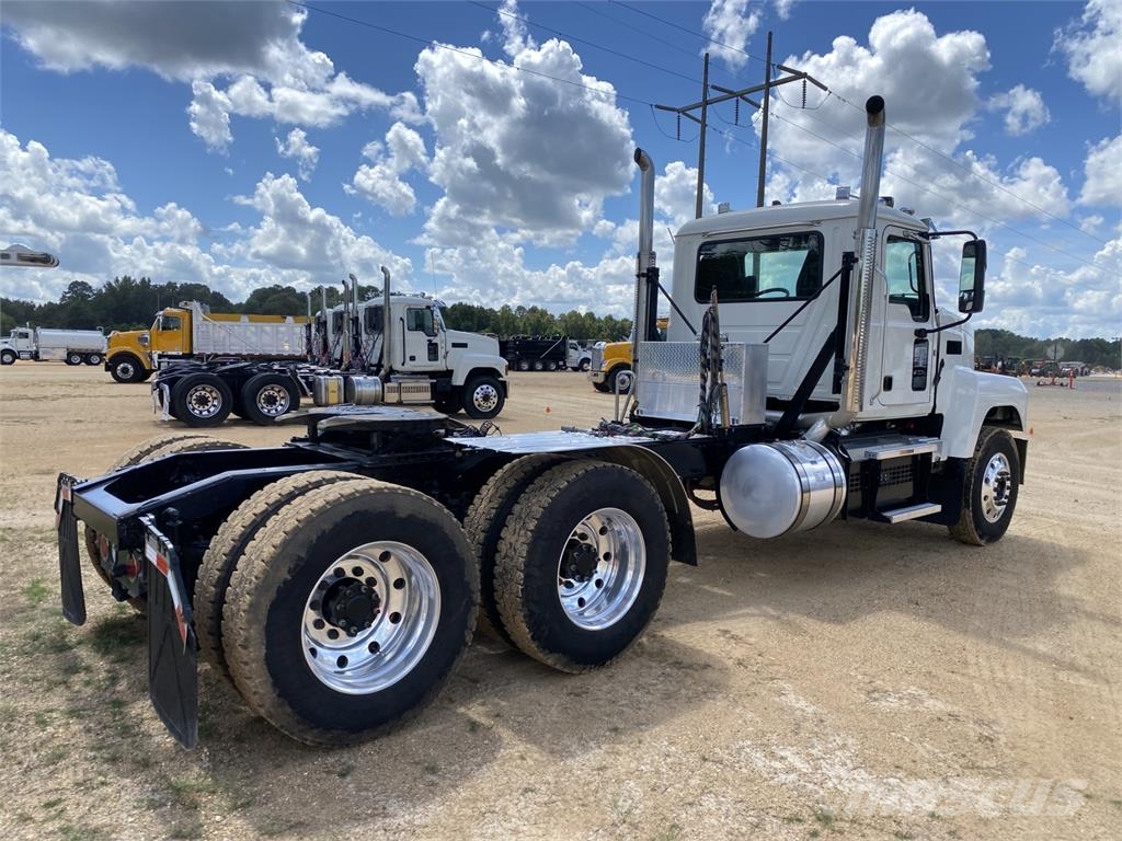 Mack PI64T Влекачи