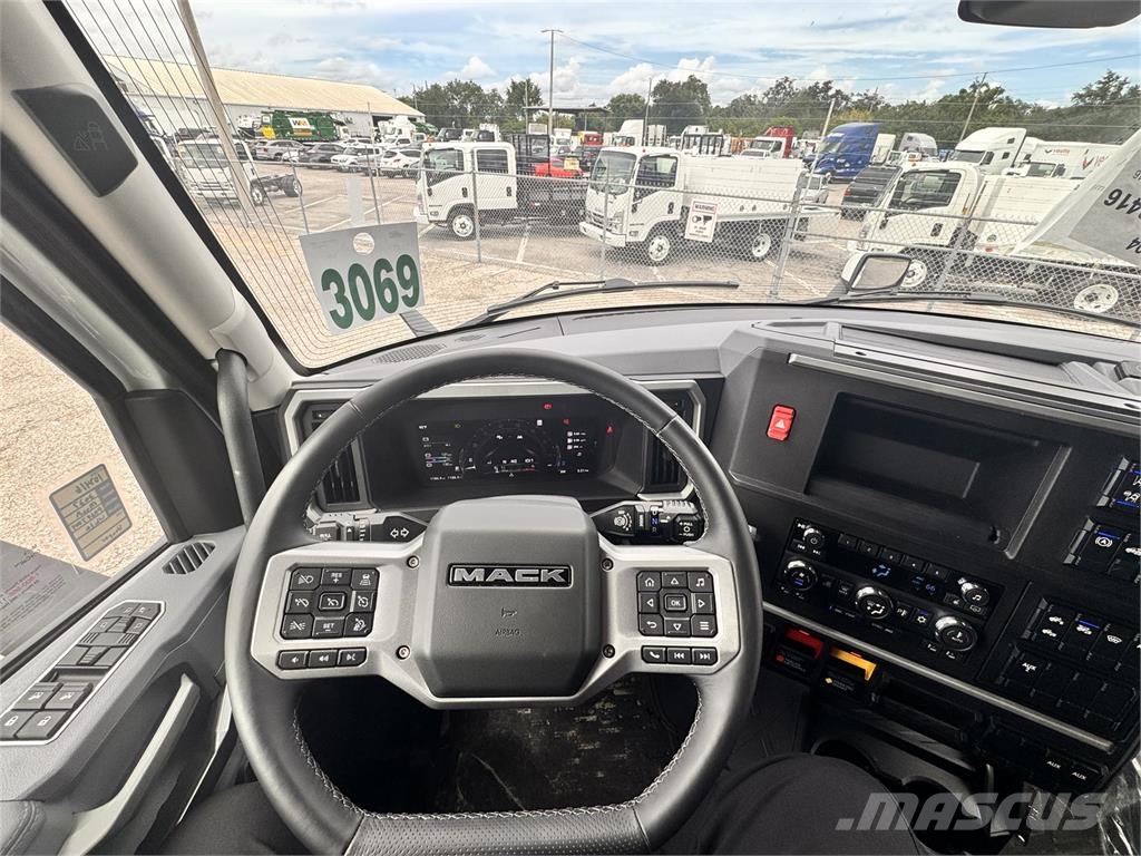 Mack PR64T Cavalos mecânicos