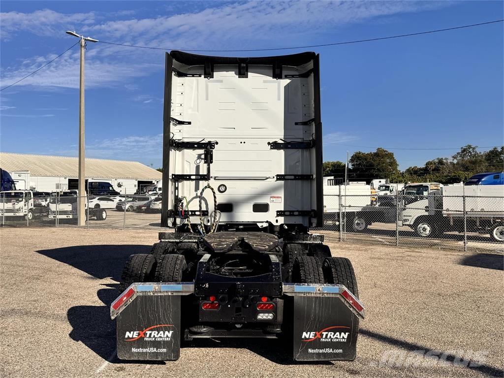 Mack PR64T Cavalos mecânicos