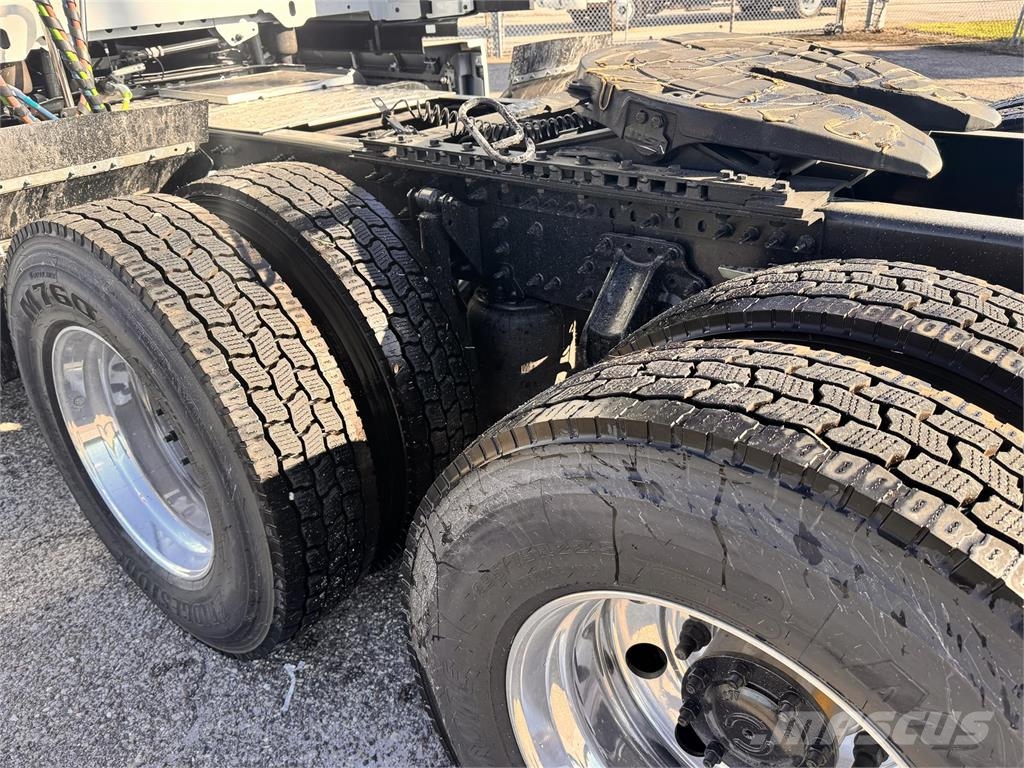 Mack PR64T Cavalos mecânicos