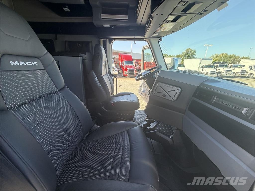 Mack PR64T 中古トラクターヘッド | トレーラーヘッド