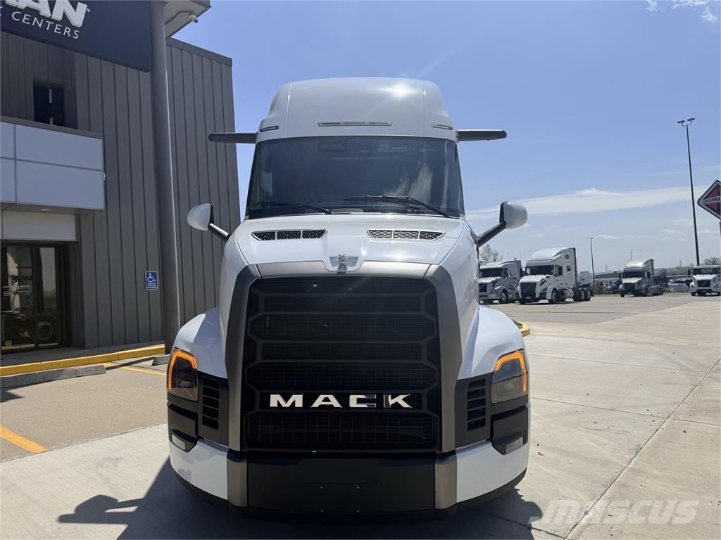 Mack PR64T 76 HIGH SLEEPER Truck Tractor Units