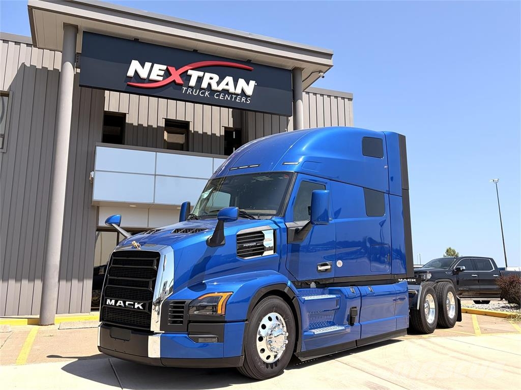 Mack PR64T 76 HIGH SLEEPER وحدات الجر