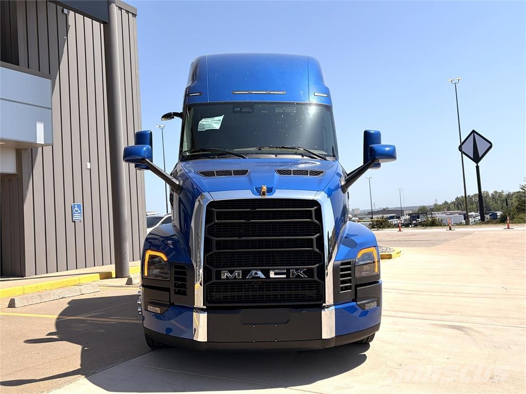 Mack PR64T 76 HIGH SLEEPER وحدات الجر