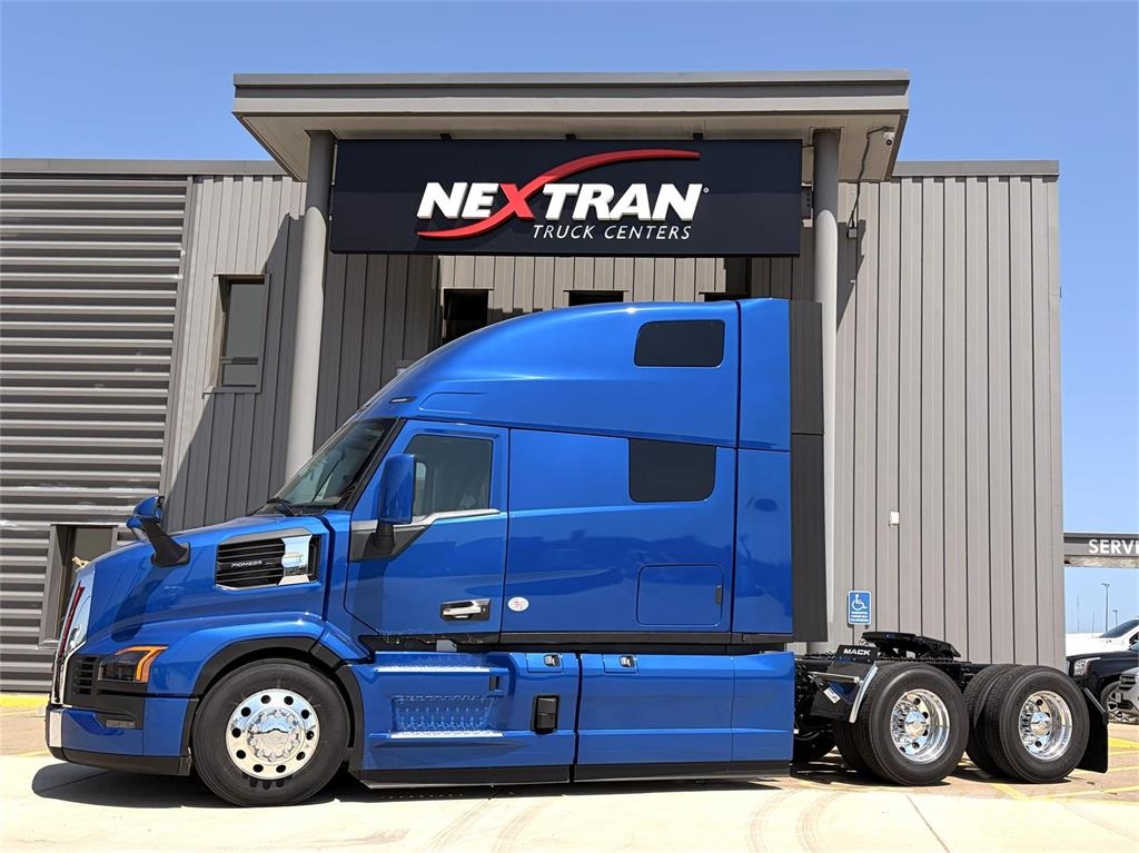 Mack PR64T 76 HIGH SLEEPER وحدات الجر
