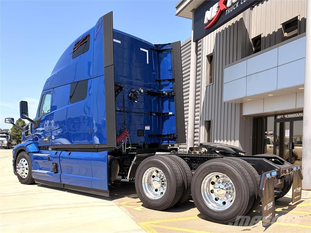Mack PR64T 76 HIGH SLEEPER وحدات الجر