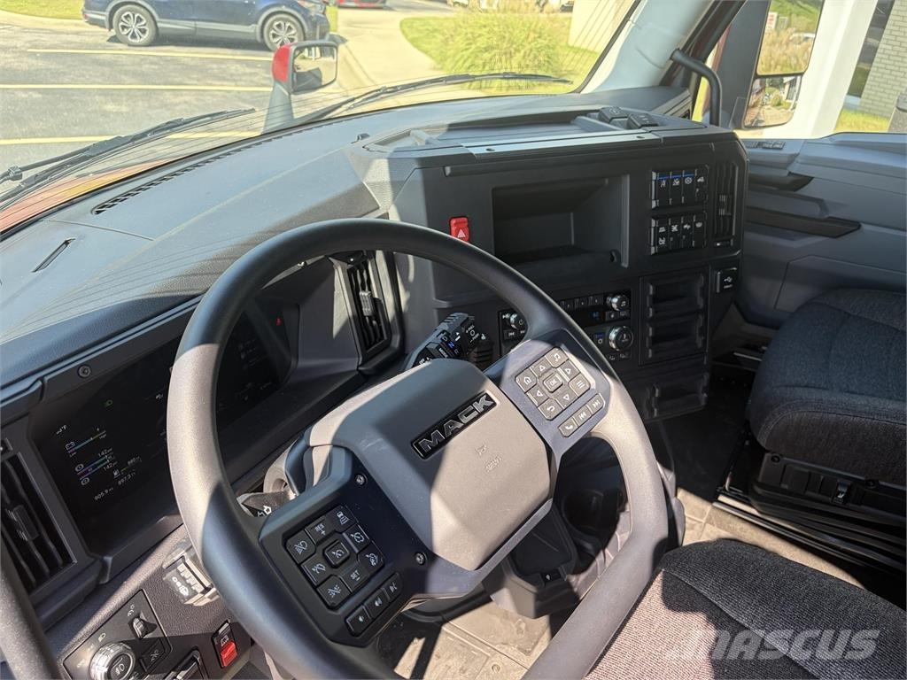 Mack PR64T 76 HIGH SLEEPER Τράκτορες