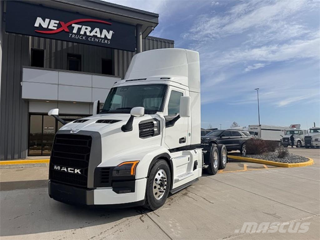 Mack PR64T DAYCAB Truck Tractor Units