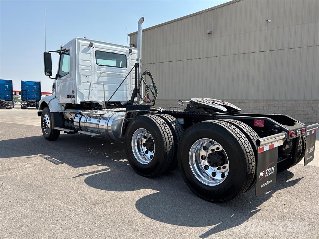 Volvo VHD64FT300 트랙터 유닛