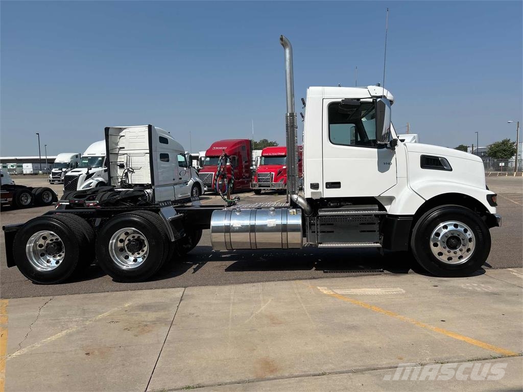 Volvo VHD64FT300 트랙터 유닛