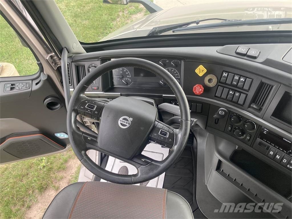 Volvo VN Trekkers