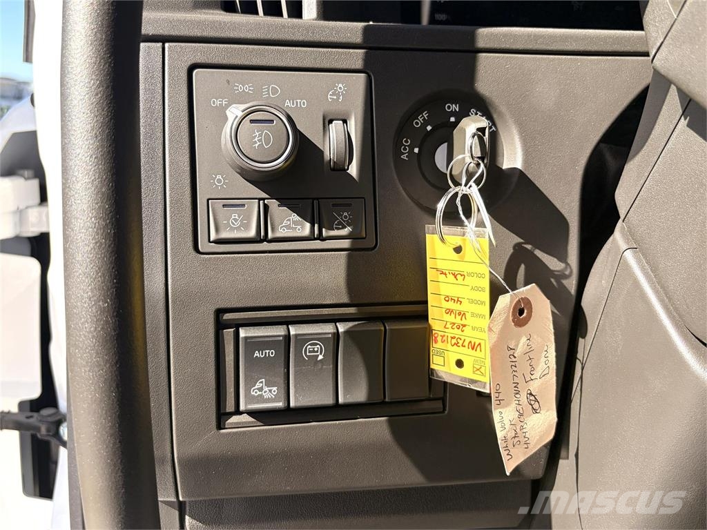 Volvo VNL440 Vilcēji