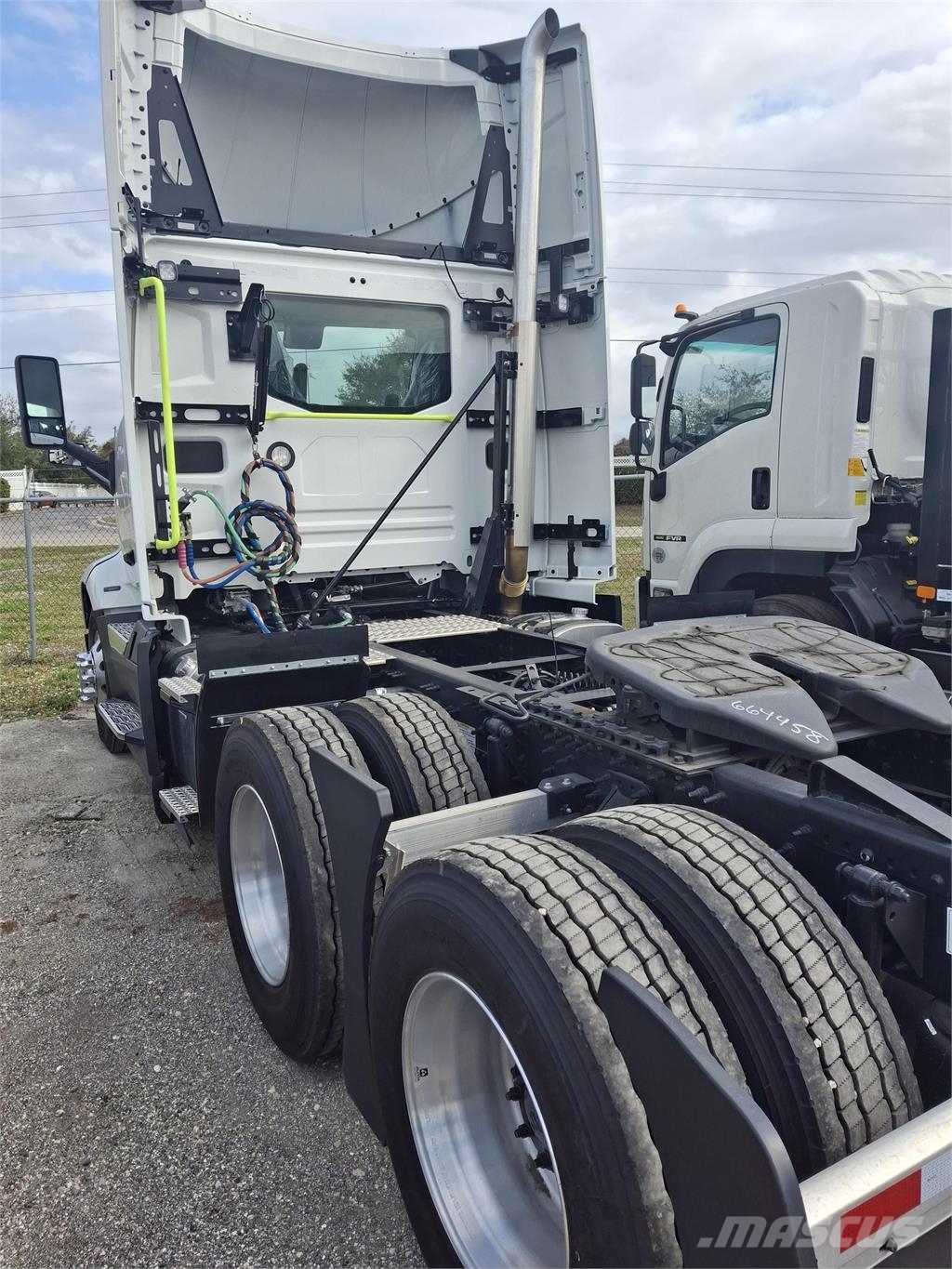 Volvo VNL64T300 Vlačilci