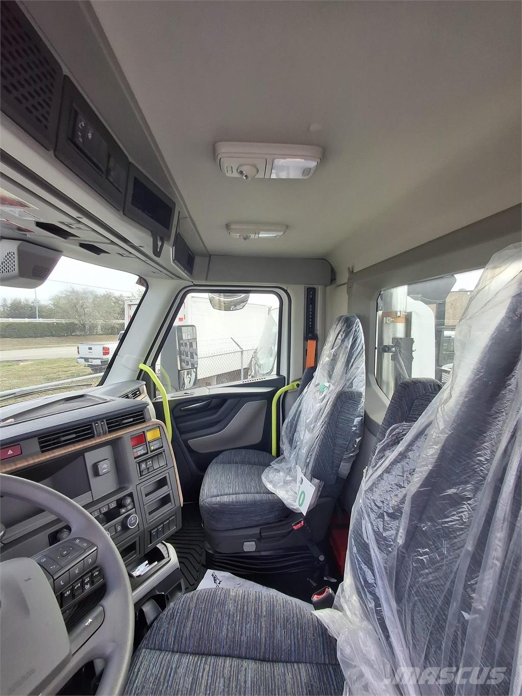 Volvo VNL64T300 Vlačilci