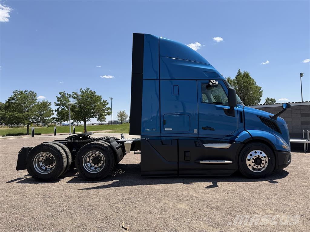 Volvo VNL64T440 وحدات الجر