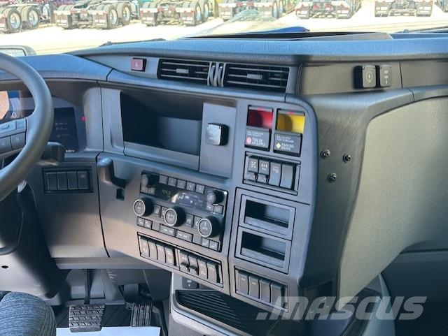 Volvo VNL64T440 Trekkers