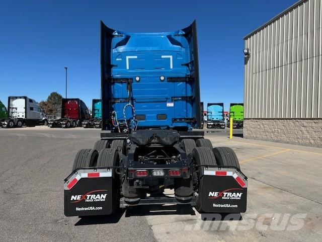 Volvo VNL64T440 Trekkers