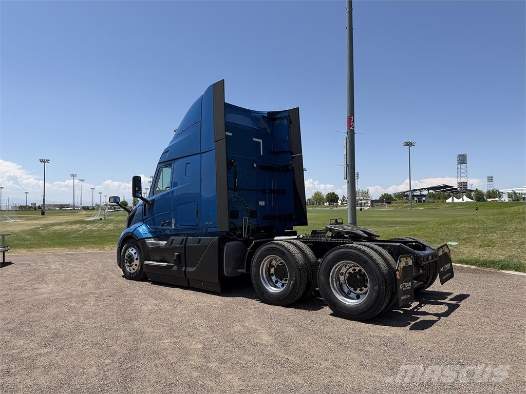 Volvo VNL64T440 وحدات الجر