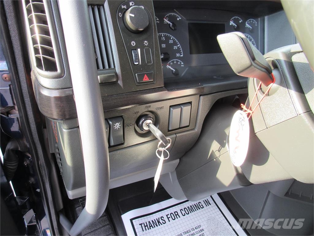 Volvo VNL64T740 Vilcēji