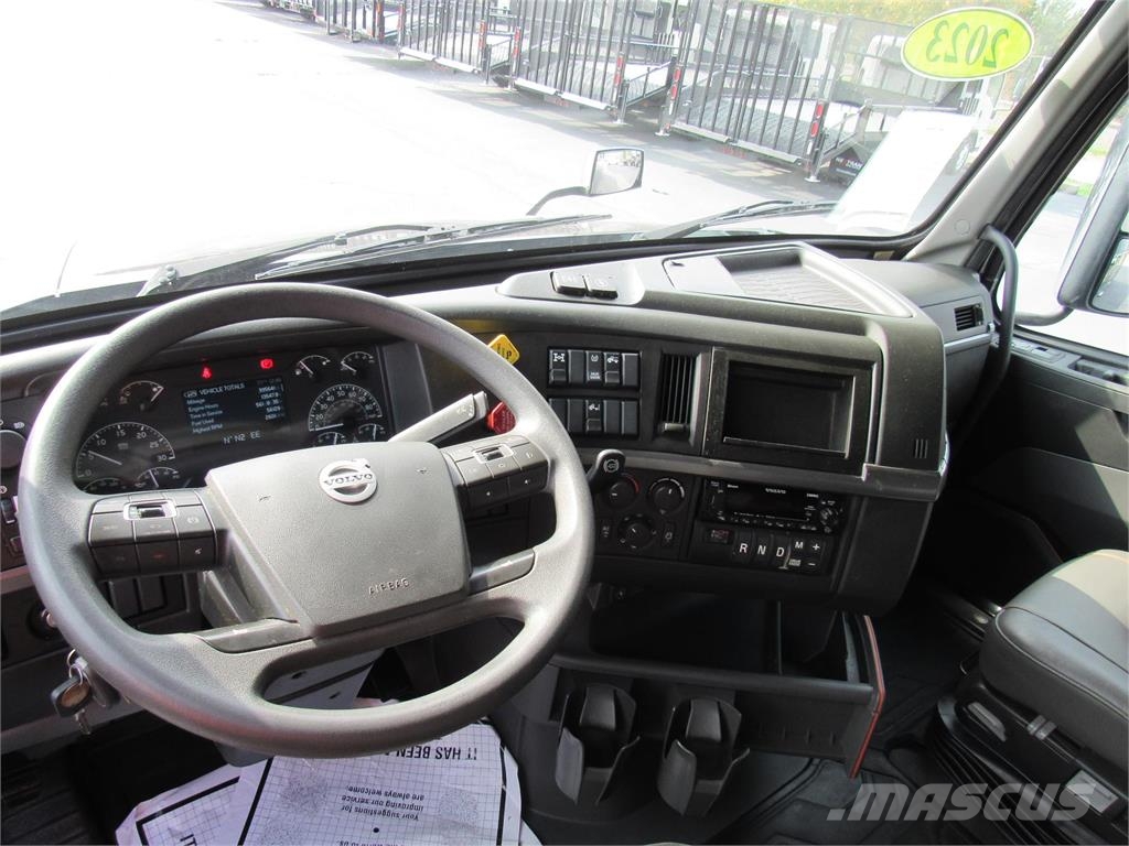Volvo VNL64T760 中古トラクターヘッド | トレーラーヘッド