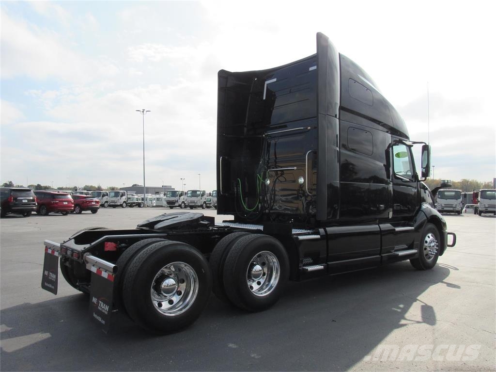 Volvo VNL64T760 中古トラクターヘッド | トレーラーヘッド