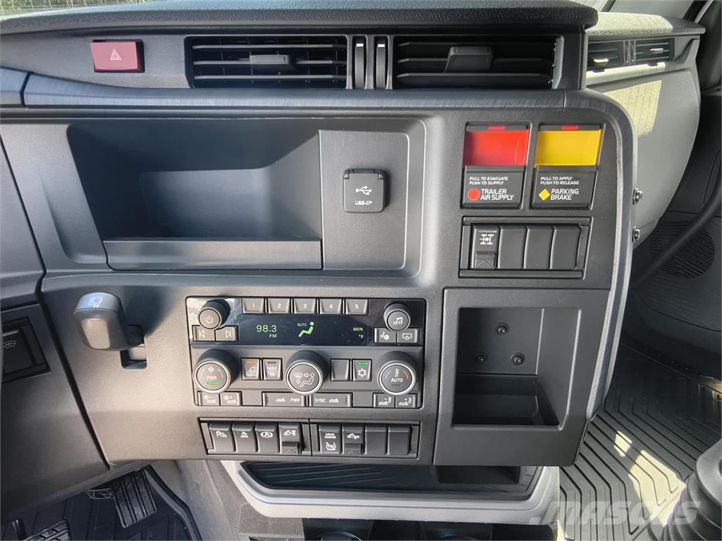 Volvo VNL64T860 Tractor Units