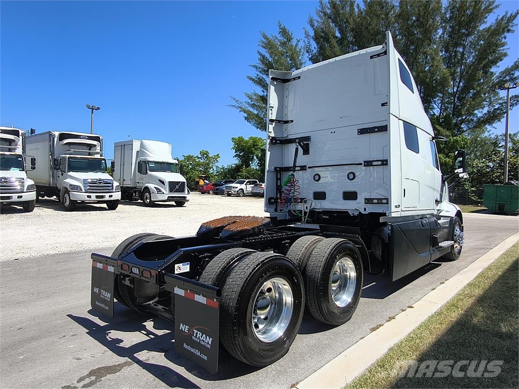 Volvo VNL64T860 Tractor Units