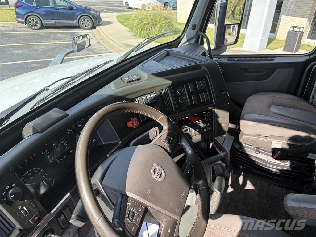 Volvo VNL64T860 Cabezas tractoras