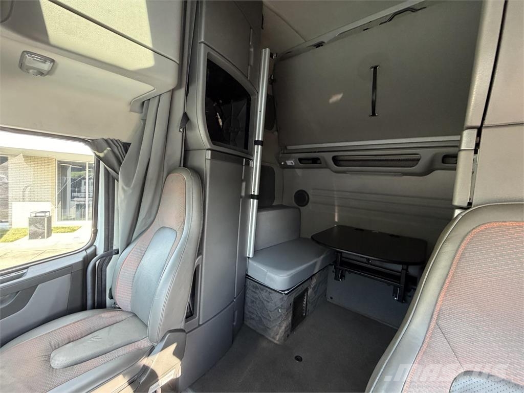 Volvo VNL64T860 Седельные тягачи