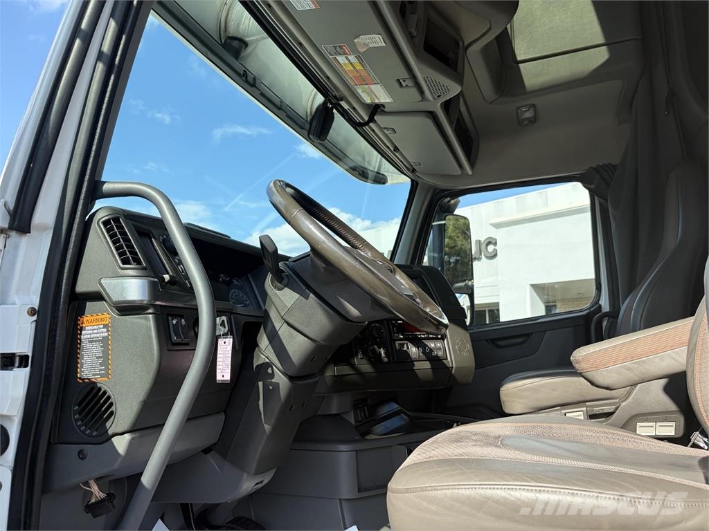Volvo VNL64T860 Седельные тягачи