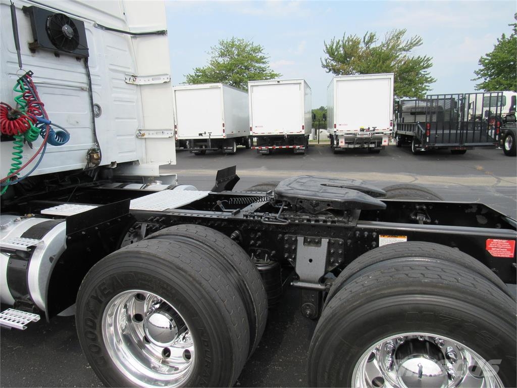 Volvo VNL64T860 Tractor Units