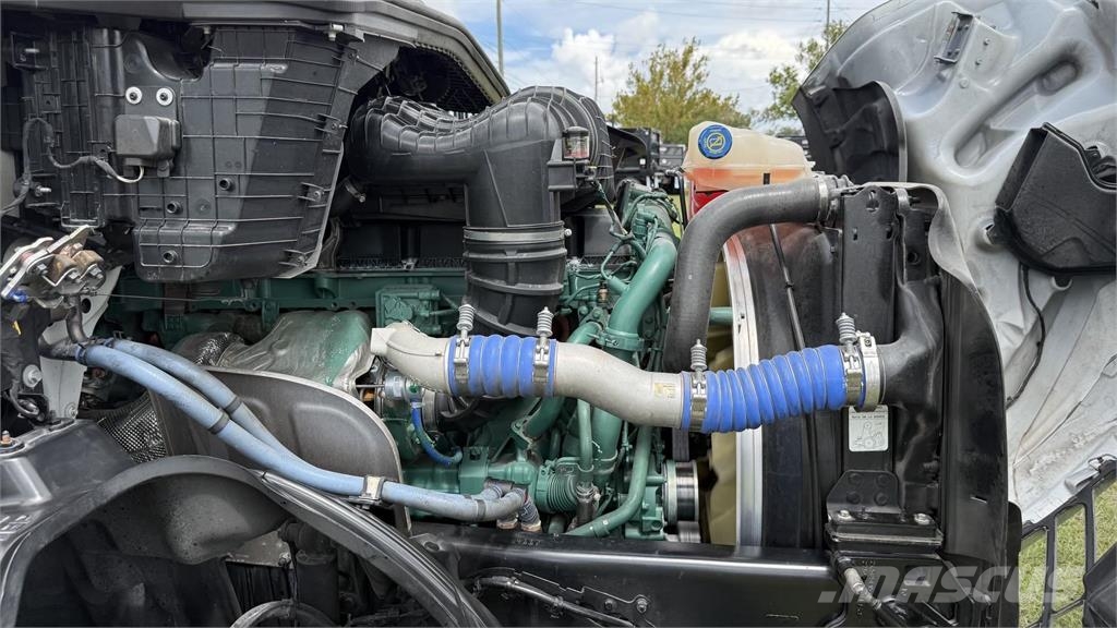 Volvo VNL64T860 Tractor Units
