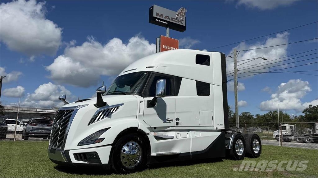 Volvo VNL64T860 Tractor Units