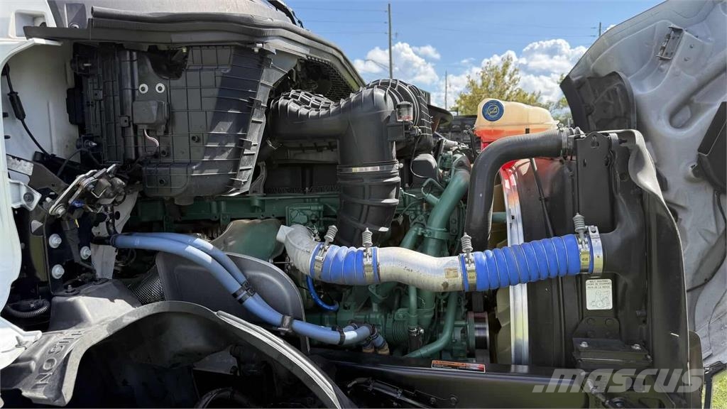 Volvo VNL64T860 Tractor Units