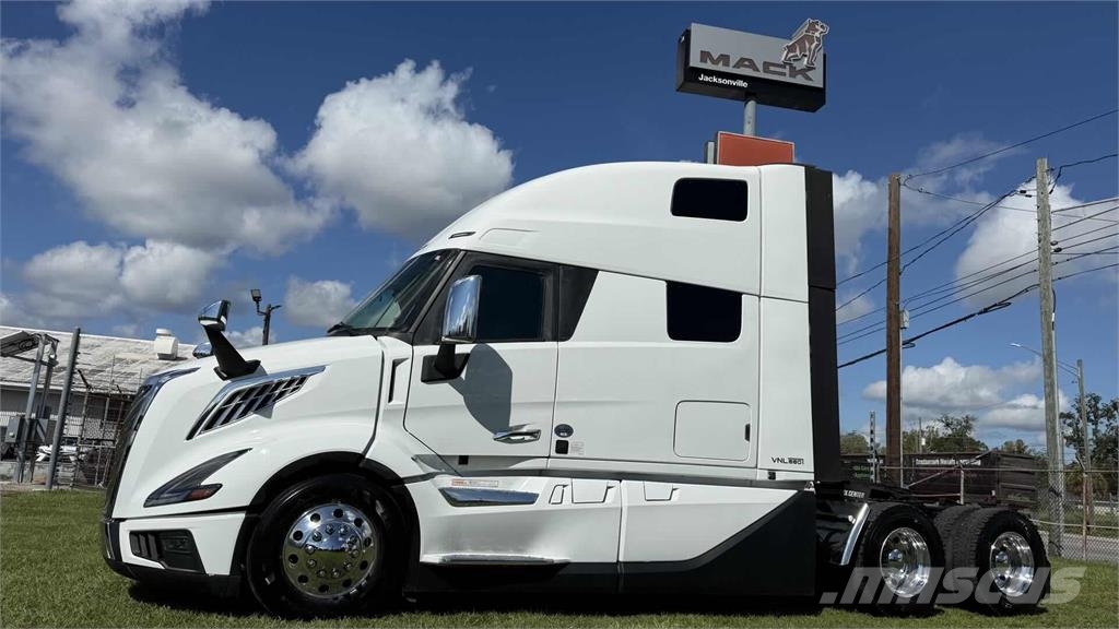 Volvo VNL64T860 Tractor Units