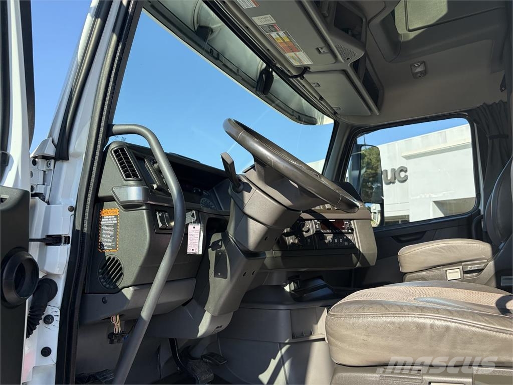 Volvo VNL64T860 Седельные тягачи