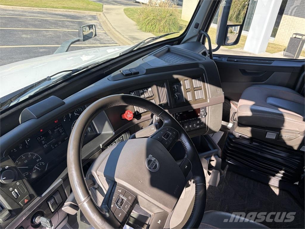 Volvo VNL64T860 Sadulveokid