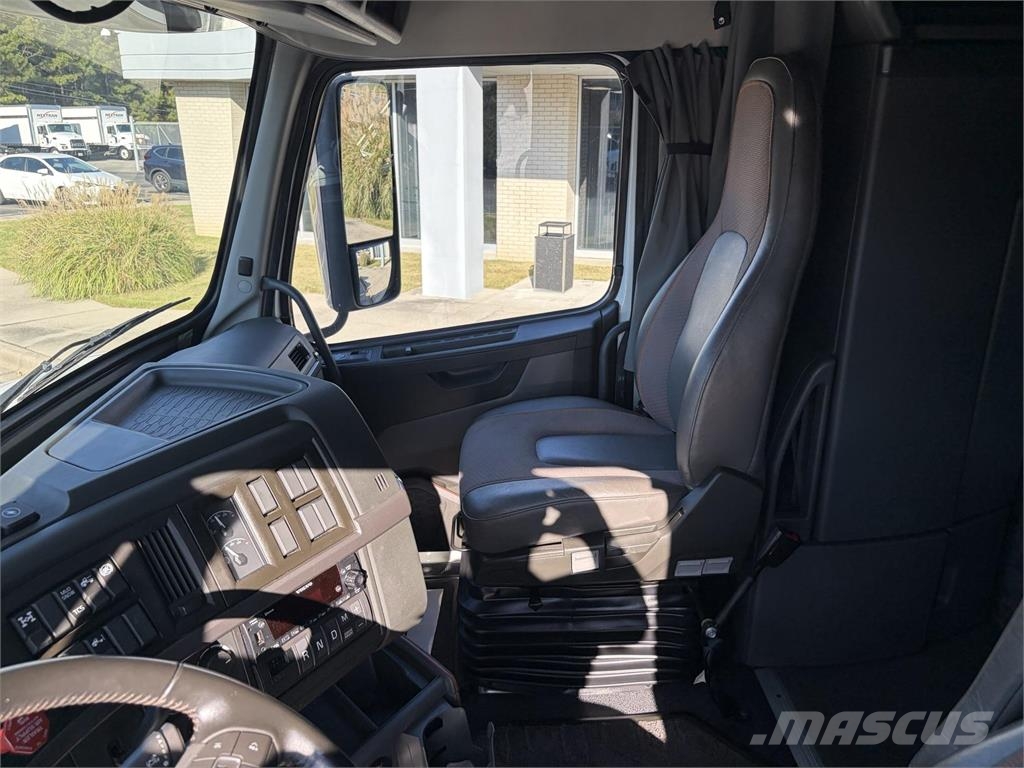 Volvo VNL64T860 Sadulveokid