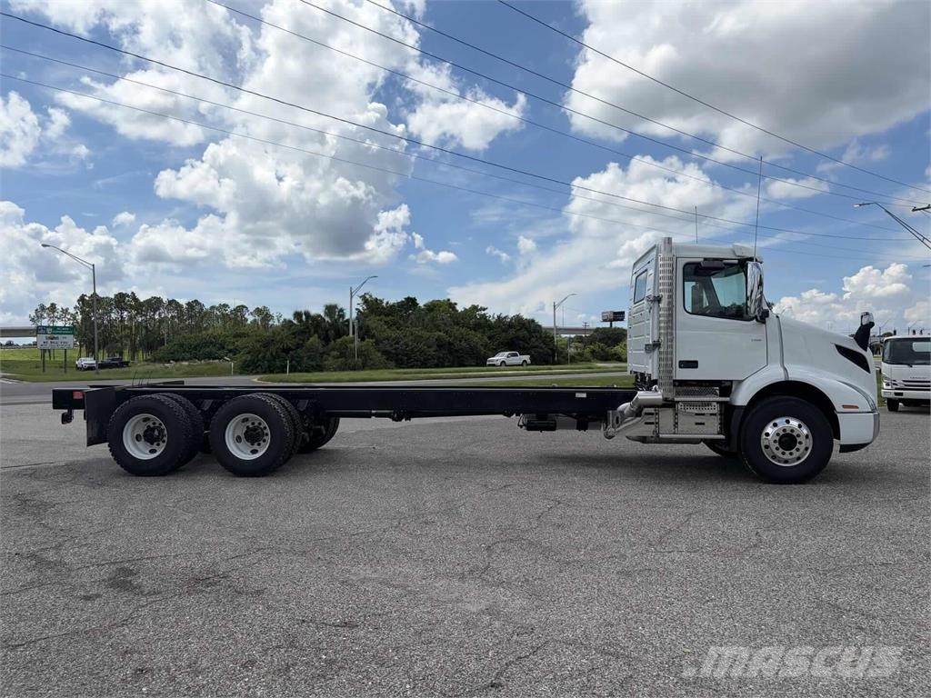 Volvo VNR64300 شاحنات أخرى