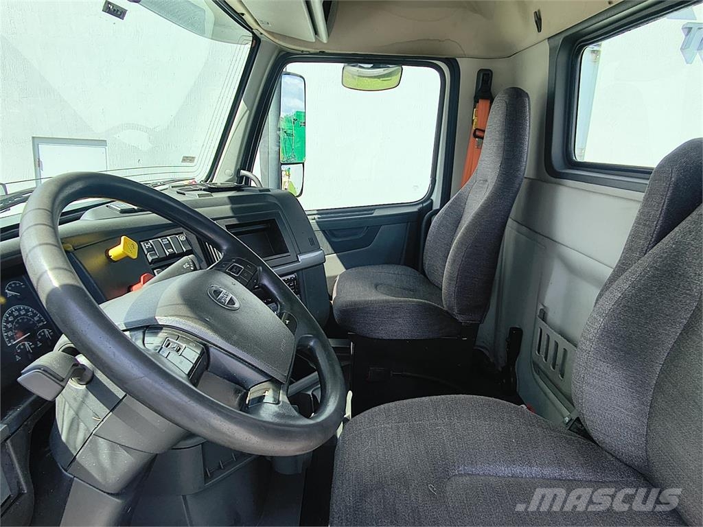 Volvo VNR64T300 Седельные тягачи