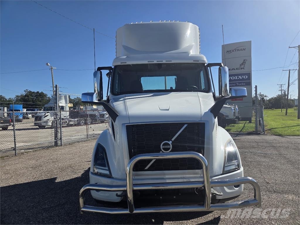 Volvo VNR64T300 Autotractoare