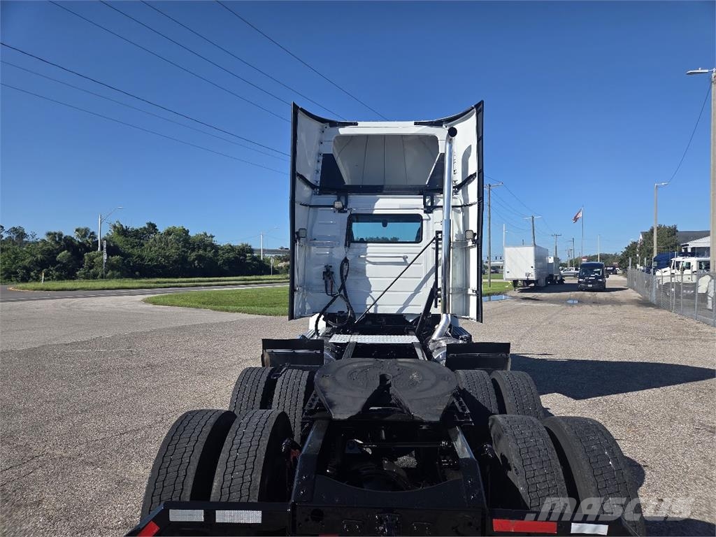 Volvo VNR64T300 Autotractoare