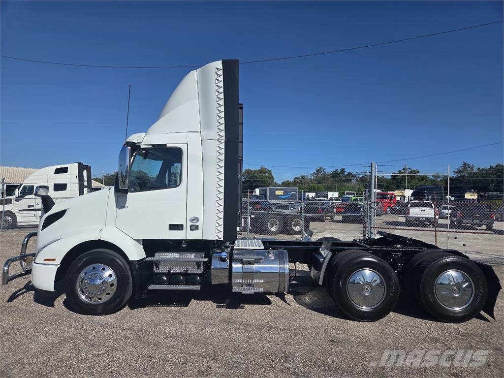 Volvo VNR64T300 Autotractoare