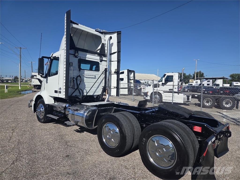 Volvo VNR64T300 Autotractoare