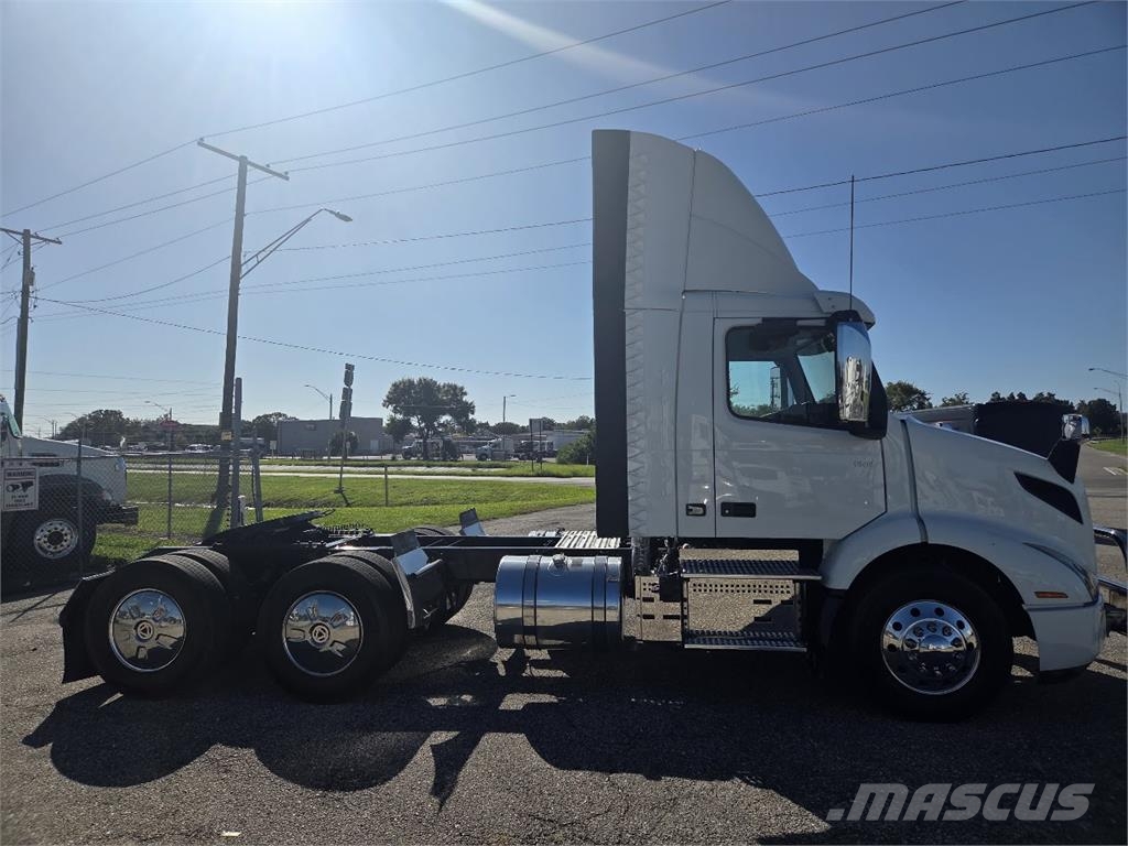 Volvo VNR64T300 Autotractoare