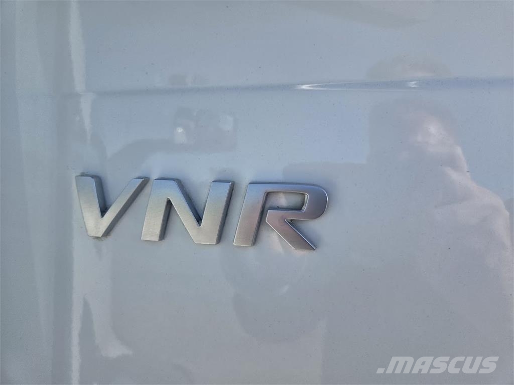 Volvo VNR64T300 Autotractoare