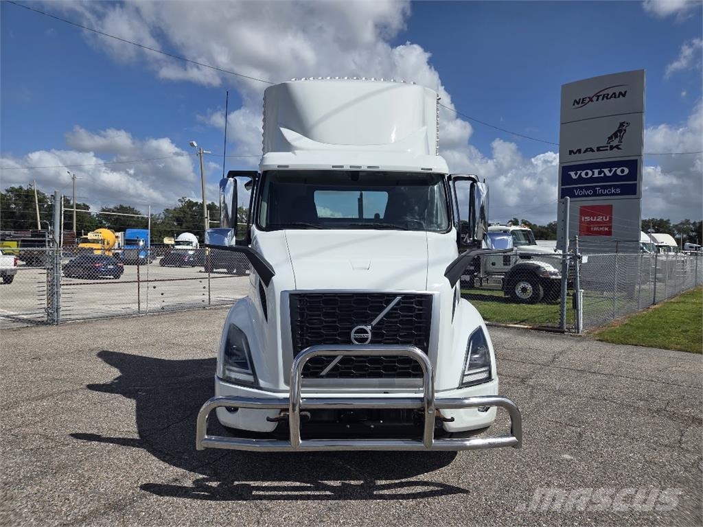 Volvo VNR64T300 Naudoti vilkikai